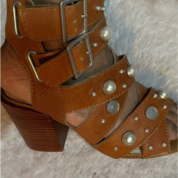 "KDB Block Heel Sandals with Pearl Embellishments:Size 6 1/2. Elegant Footwear!" - Picture 2 of 16